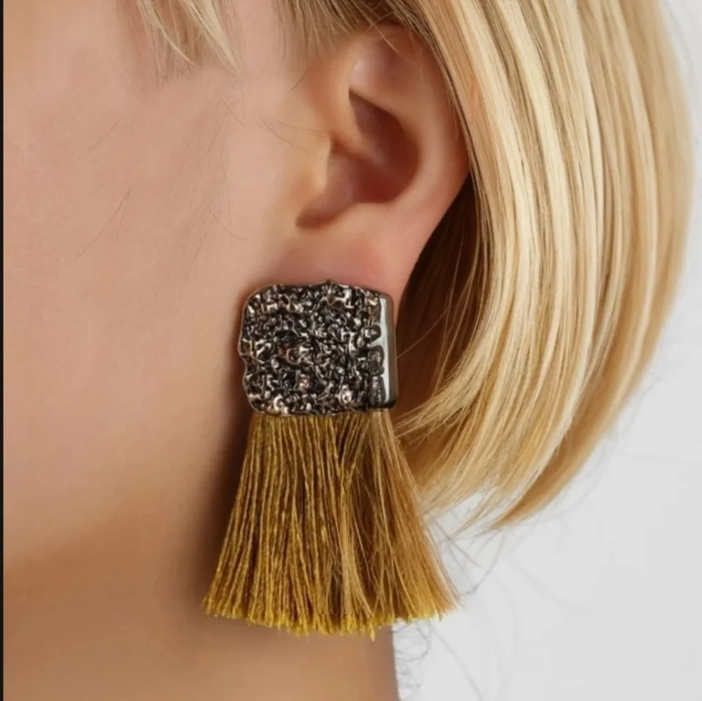 ▪️Textured weather bronze fringe earrings with brown bronze tassels